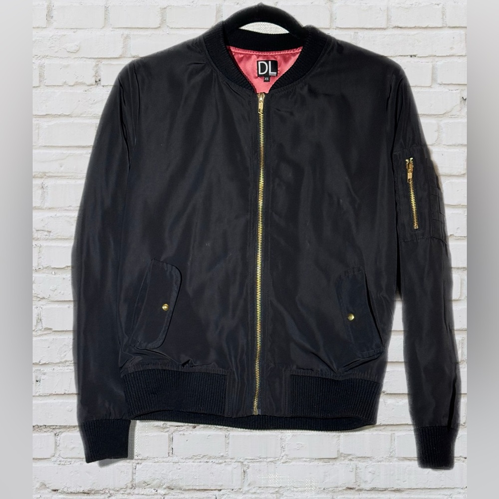 DailyLook Black Bomber Jacket XS Gold Hardware